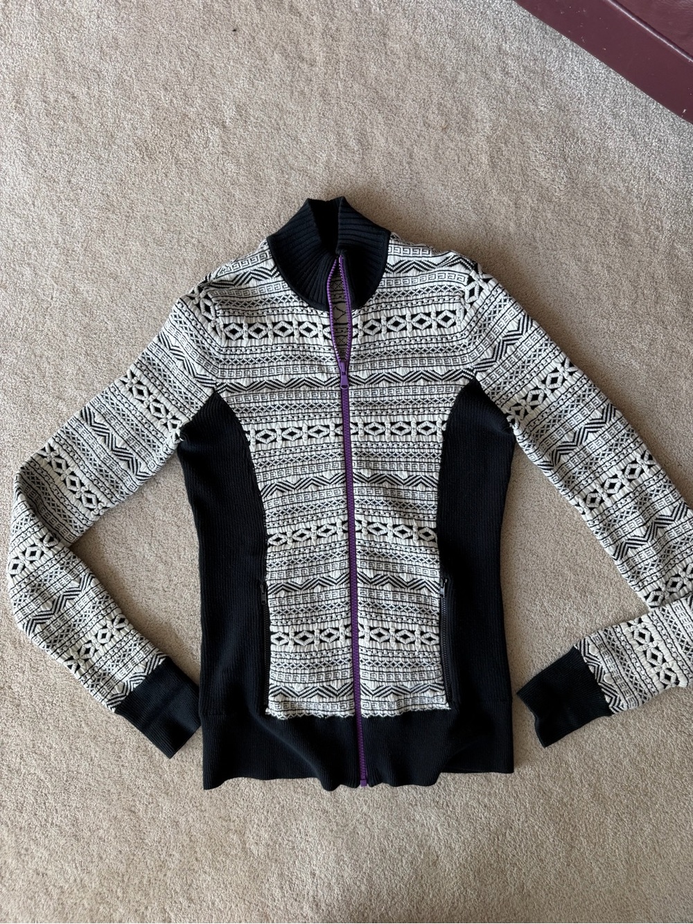 Skyr Sthletic lifestyle Black and Cream Knit Cardigan with Patterned Texture